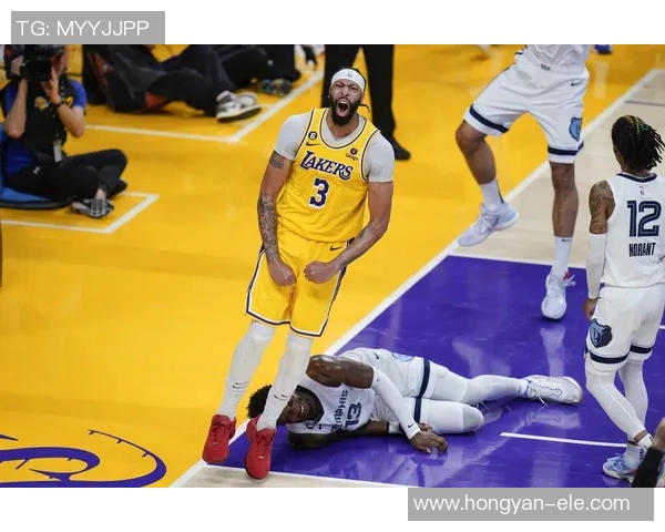 湖人大胜灰熊,戴维斯砍下25分,完美演绎冠军风采 湖人大胜灰熊,戴维斯砍下25分,完美演绎冠军风采