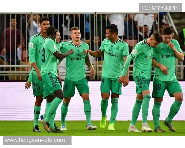 皇马后防线大将受伤，教练组紧急调整战术布局！